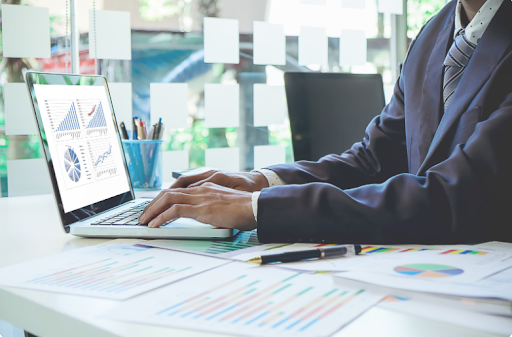 Business Certificate vs. Associate Degree: How to Choose the Right Online Business Path