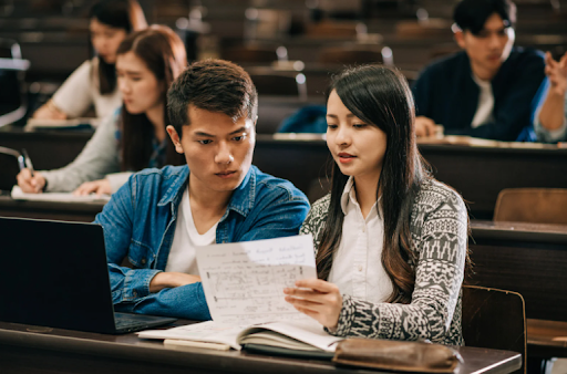 Business Certificate vs. Associate Degree: How to Choose the Right Online Business Path