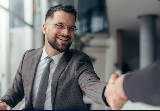Business Certificate vs. Associate Degree: How to Choose the Right Online Business Path